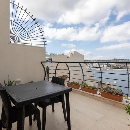 Sea View In St Paul's Bay, Just 260 Metres From The Sea 公寓 *